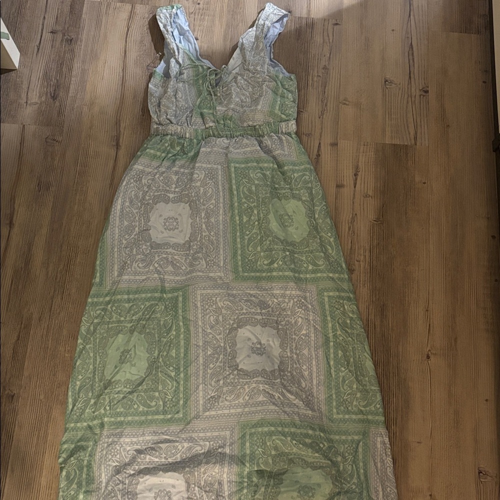 Universal Thread Green and White Paisley Dress